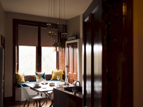 Pass the Keys Beautiful, traditional 2 bed flat w free parking
